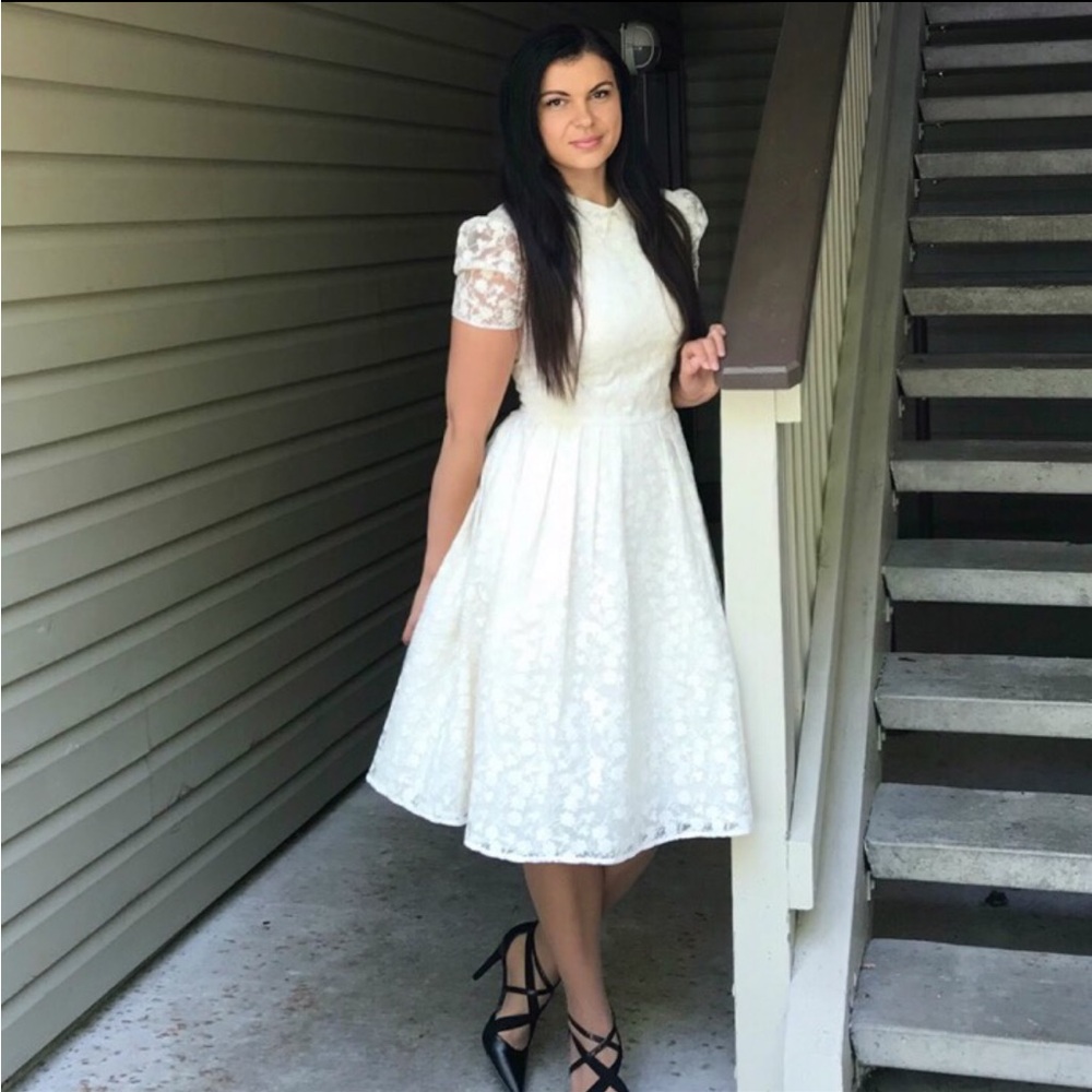 Gal Meets Glam Cream Puff Sleeve Sundress